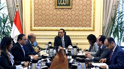 رئيس الوزراء يتابع مع وزير قطاع الأعمال العام أداء الشركة القابضة للصناعات المعدنية والشركات التابعة لها