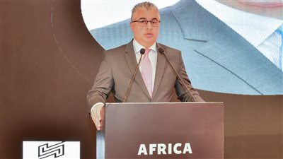 رئيس اقتصادية قناة السويس يلقي كلمة أمام منتدى الاستثمار الإفريقي