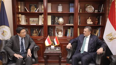 وزير السياحة والآثار وسفير سنغافورة بالقاهرة يبحثان سبل تعزيز التعاون السياحي والأثري