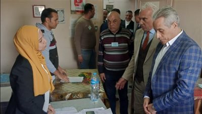 وزير القوى العاملة يتفقد لجان إنتخابية بشركتي الكراكات المصرية والنيل للمجمعات الإستهلاكية