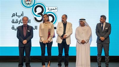  القاسمي يشهد افتتاح الدورة الـ 32 من أيام الشارقة المسرحية (فيديو)