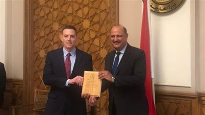 مساعد وزير الخارجية للشئون الأمريكية يلتقي مع عدد من الدارسين في كلية الحرب الجوية الأمريكية