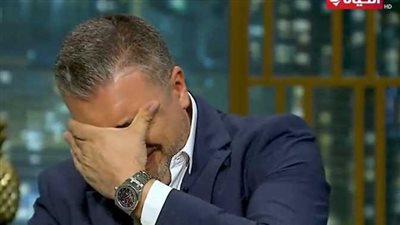 لم يتمالك دموعه وانهار بالبكاء.. سر بكاء الإعلامي المصري عمرو الليثي على الهواء