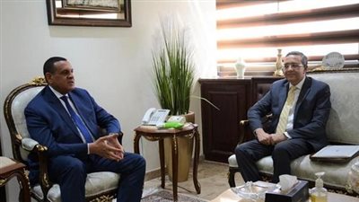 وزير التنمية المحلية يبحث مع سفير الهند بالقاهرة مجالات التعاون المشترك بين الجانبين