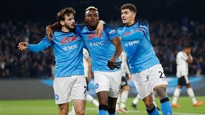 نابولي يتفوق بهدف على فرانكفورت في الشوط الأول بدوري الأبطال