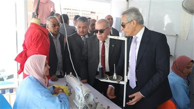 وزير القوى العاملة ونائب المحافظ يتفقدان وحدات التدريب المتنقلة 