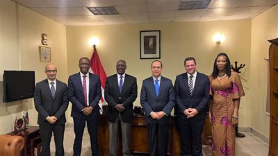 سفير مصر لدى جنوب السودان يلتقي رئيس المفوضية المشتركة للمراقبة والتقييم