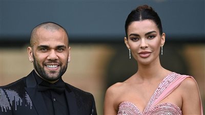 رسالة بخط اليد.. زوجة داني ألفيس تُعلن انفصالها بسبب الاعتداء الجنسي (صور)