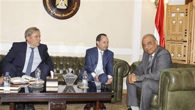 وزير قطاع الأعمال العام يبحث مع القائم بأعمال السفير الأمريكي بالقاهرة تعزيز التعاون وفتح فرص جديدة للاستثمار