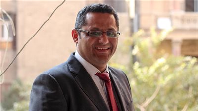 نقيب الصحفيين يلتقي وزير الإسكان لبحث قضايا الصحفيين