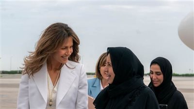 شاهد.. أولى الصور لحظة وصول أسماء الأسد إلى دولة الإمارات