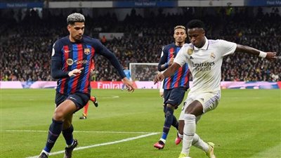 بالنيران الصديقة.. ريال مدريد يتفوق على برشلونة في شوط أول مُثير (فيديو)