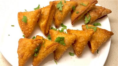 طريقة عمل عجينة السمبوسة المنزلية بالصور.. جربيها في رمضان