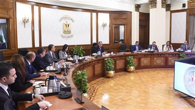 رئيس الوزراء يلتقي رئيس هيئة الاستثمار ونوابه الثلاثة الجُدد 