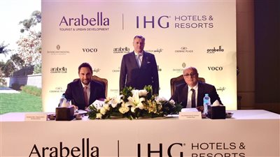 وزير السياحة والآثار يشهد توقيع عقود إدارة وتشغيل لثلاث فنادق جديدة بالساحل الشمالي والقاهرة الجديدة