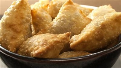 كيف تحصل على سمبوسة مقرمشة؟.. كلمة السر في النشا