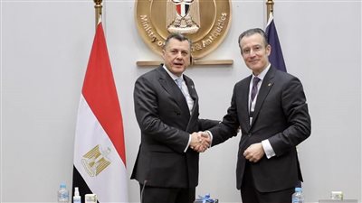 وزير السياحة والآثار يستقبل وفد اقتصادي من غرفة التجارة الأمريكية في اليونان