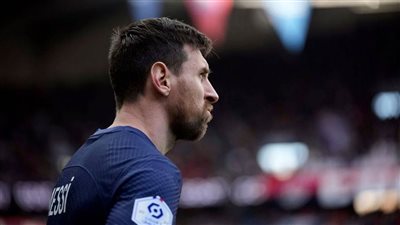 موقف النجم الأرجنتيني ليونيل ميسي من التجديد مع العملاق الباريسي بالموسم المقبل