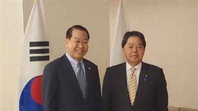 وزير الخارجية الياباني يلتقي وزير الوحدة الكوري الجنوبي