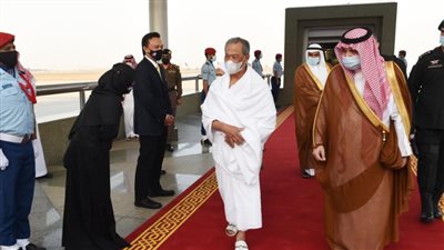 رئيس الوزراء الماليزي يغادر جدة