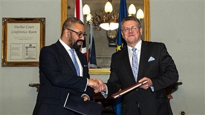 بريطانيا والاتحاد الأوروبي يوقعان اتفاقية على إطار عمل وندسور