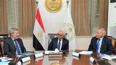 وزير التعليم يبحث تدريس اللغة الإيطالية بداية من الصف الأول الأعدادي 