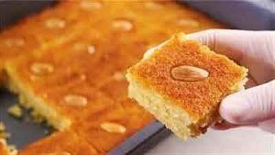 طريقة عمل البسبوسة بالسميد.. تمتعى بالاطراف المقرمشة على مائدتك 