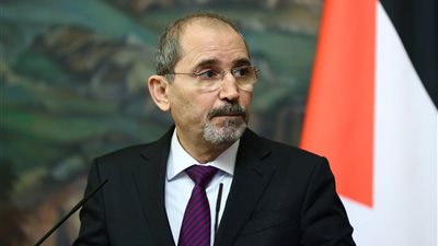 الصفدي يجري اتصالًا هاتفيًا مع وزير خارجية دولة الفاتيكان