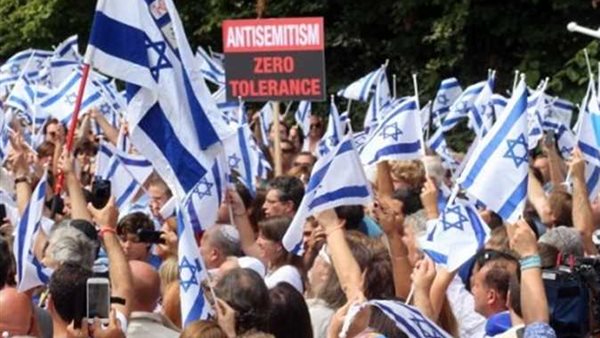 غالانت ولابيد ينضمان لمظاهرات “وقف الحرب” ويردان على نتنياهو