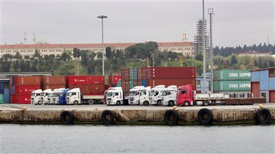 ارتفاع العجز التجاري في تركيا خلال فبراير الماضي