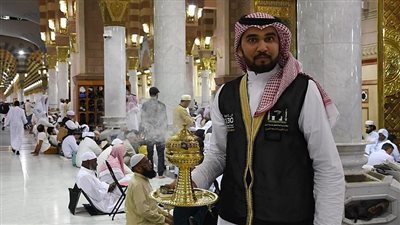 السعودية.. نشر أزكى أنواع الطيب والبخور بأرجاء المسجد النبوي في رمضان