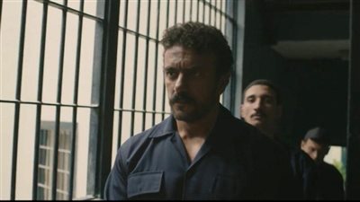  وجود “جابر” في السجن يشكي همه لأحد السجناء.. كواليس مثيرة خلال أحداث مسلسل ضرب نار الحلقة 11 