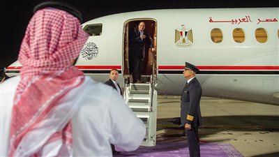 السيسي يغادر جدة بعد مباحثاته مع ولي العهد السعودي