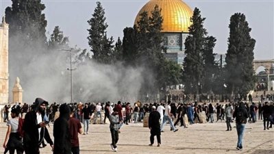 قيادي فلسطيني: ما يُمارس بحق المعتكفين فى المسجد الأقصى المبارك اعتداء بربرى بشع من قبل إسرائيل