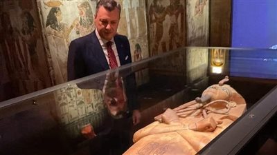 وزير السياحة والآثار يعقد مؤتمرًا صحفيًا دوليًا للإعلان عن افتتاح معرض الآثار المؤقت 