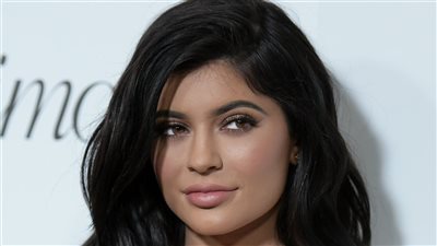 بعدما تصدرت التريند.. من هي عارضة الأزياء كايلي جينر Kylie Jenner؟ (أبرز إطلالاتها)