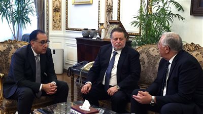 تدبير نقد أجنبي لتوفير الأعلاف.. الحكومة تسرع الإفراج عن شحنات الذرة والفول الصويا