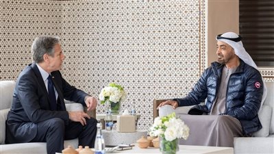 وزير الخارجية الاماراتي ونظيرة الامريكي يبحثان هاتفيا تطورات الأوضاع في المنطقة