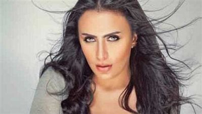  بفستان أبيض مطرز بالدانتيل.. صور للفنانة شيرين الطحان تشعل مواقع التواصل الاجتماعي والجمهور::عروسة الجنة الله يرحمها