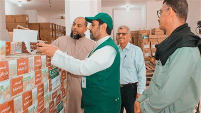 مركز الملك سلمان يدشن المرحلة الثالثة من مشروع توزيع التمور في ساحل حضرموت