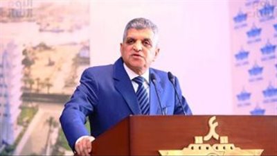 الرئيس السيسي يقرر مد خدمة رئيس هيئة قناة السويس لمدة عام 