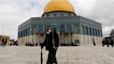 فلسطين.. مستوطنون يقتحمون مجددًا ساحات الأقصى