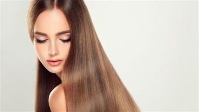 وصفات طبيعية لتطويل الشعر.. عليك بزيت الخروع