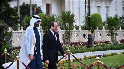 الرئيس المصري يودع الشيخ محمد بن زايد بمطار القاهرة الدولي في ختام زيارته لمصر
