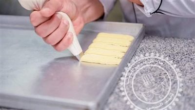 طريقة عمل بسكويت العيد الخفيف المقرمش .. مكونات خفيفة على المعدة