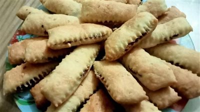 طريقة عمل القراقيش بالعجوة.. مكونات غنية بالطاقة 