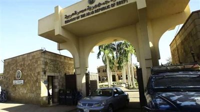 السفارة المصرية بالخرطوم تطالب رعاياها بالابتعاد عن مناطق الاشتباكات 