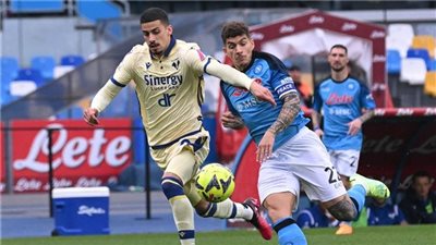 نابولي يواصل صدارة الدوري الإيطالي بتعادل سلبي مع فيرونا