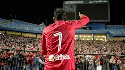 إيقاف محمود كهربا.. الفيفا يمنح لاعب الأهلي مُهلة جديدة لسداد غرامة 
