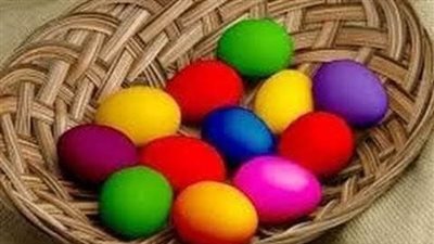 طرق تلوين بيض شم النسيم.. بهجة الربيع في منزلك